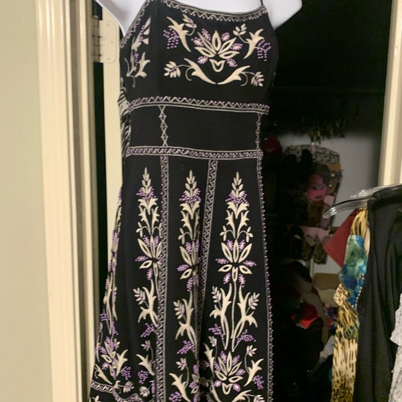 Embroidered beaded black dress - Picture 3 of 3